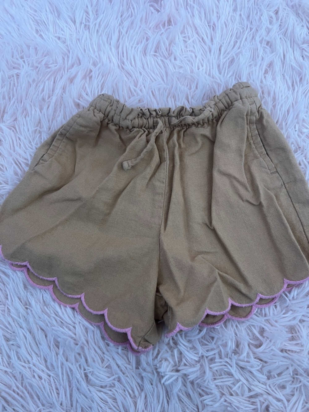 Old navy girls  Khaki Scallop Hem Elastic Waist Shorts